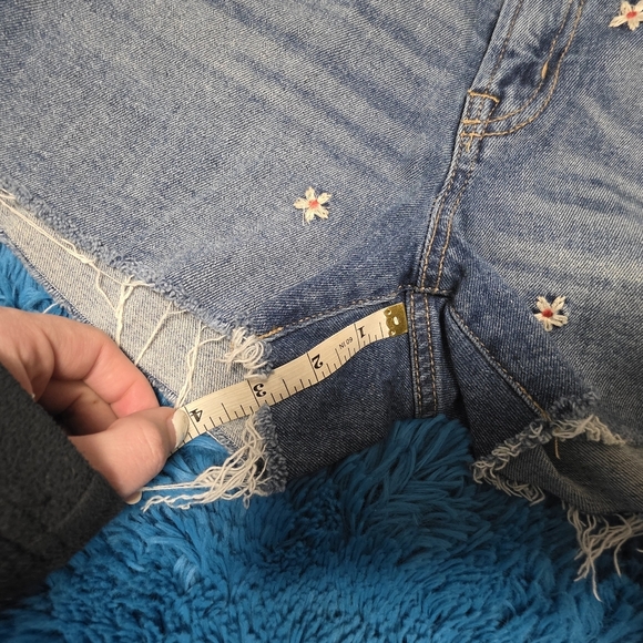 Gap Floral Embroidered Denim Womens Shorts Size 26 - Picture 7 of 9